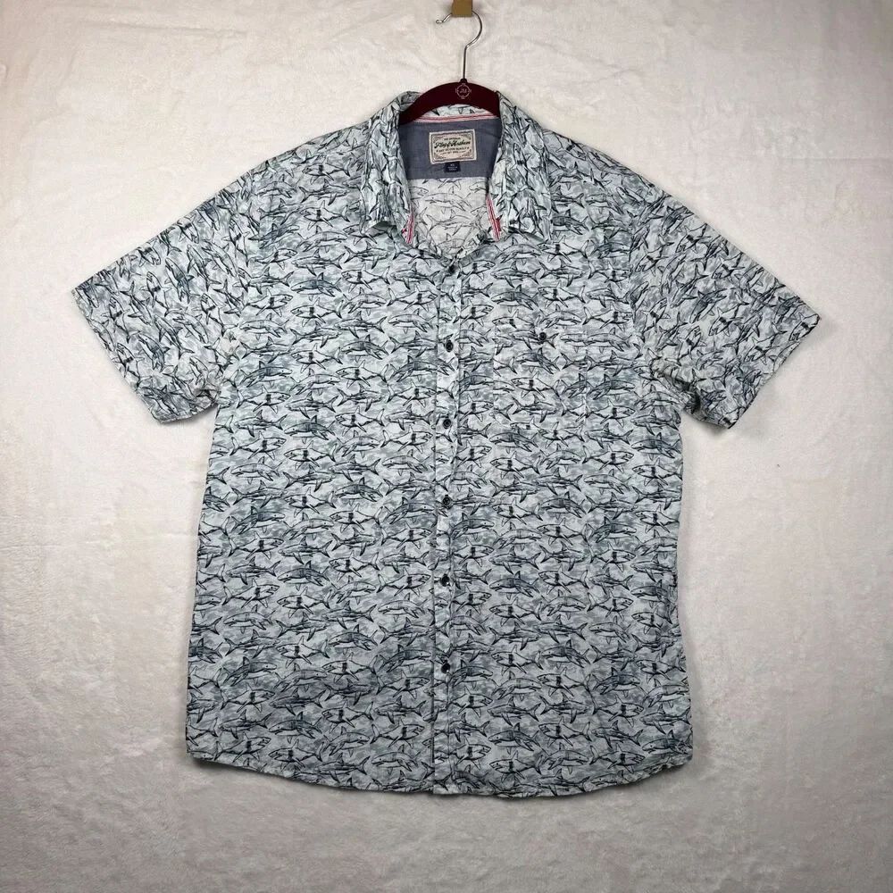 Flag & Anthem Shark Print Shirt Mens XL Gray Short Sleeve Button Front Cotton